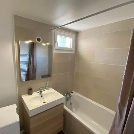 Sunny Cocoon With Garden Close To The Sea *