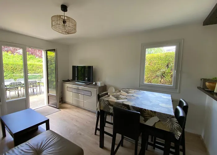 Sunny Cocoon With Garden Close To The Sea