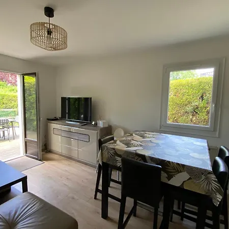 Sunny Cocoon With Garden Close To The Sea