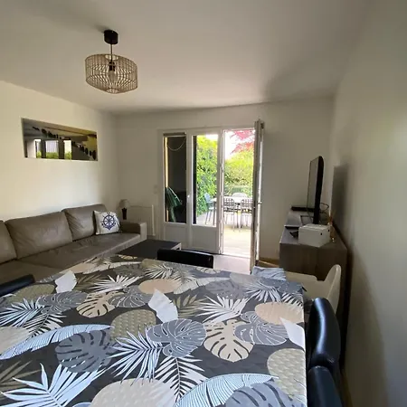 公寓 Sunny Cocoon With Garden Close To The Sea